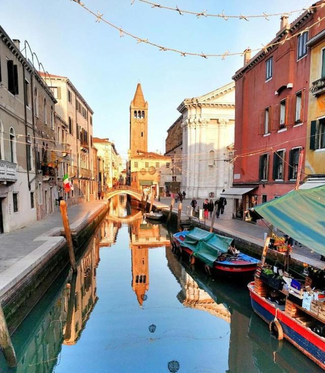 San Barnaba On The Canal Venedig Exterior foto
